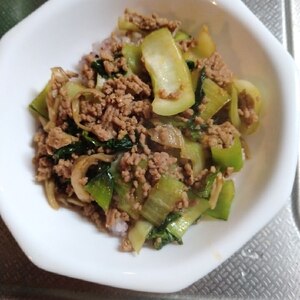 青梗菜と挽肉のピリ辛炒め